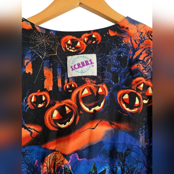 Halloween Pumpkin Scrub Cardigan Size Medium - Picture 4 of 5